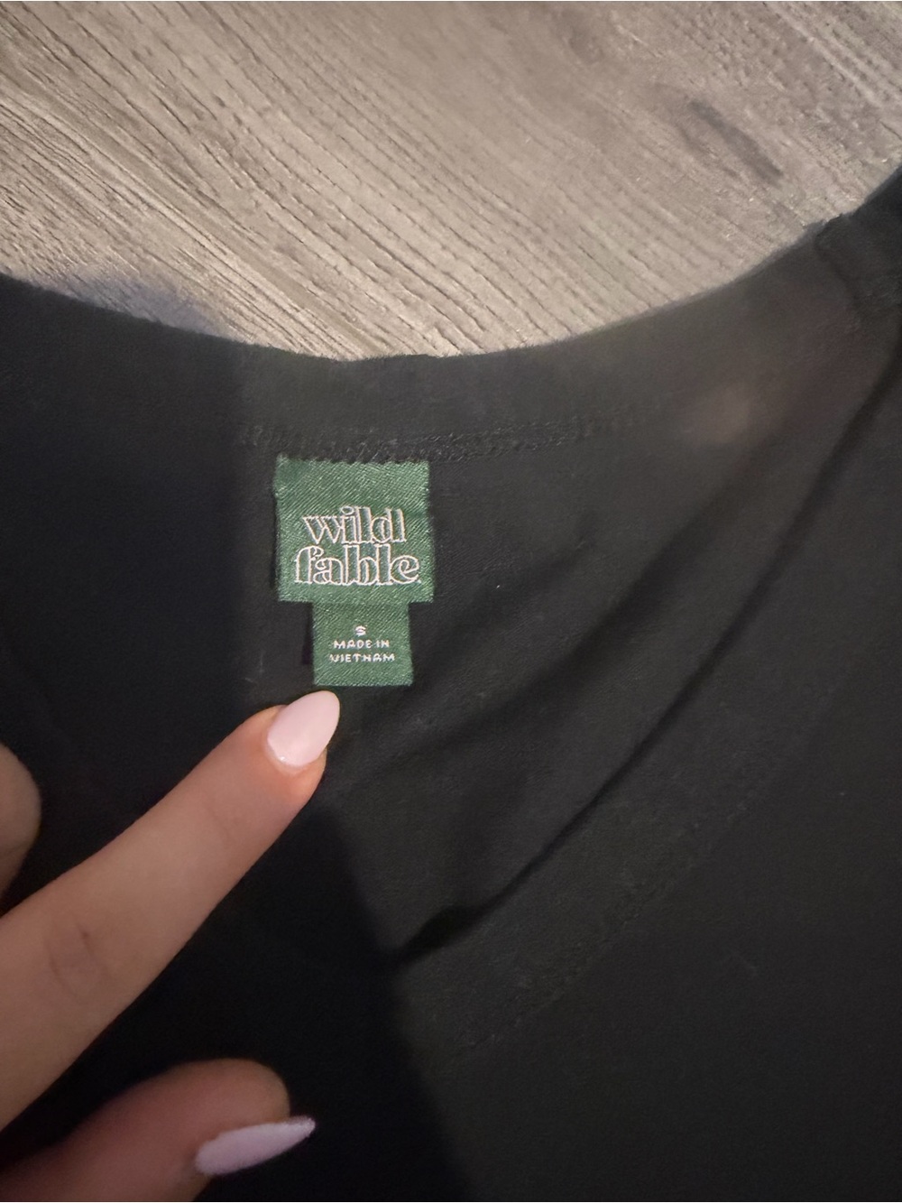 V Neck Cropped Tee - Picture 3 of 3